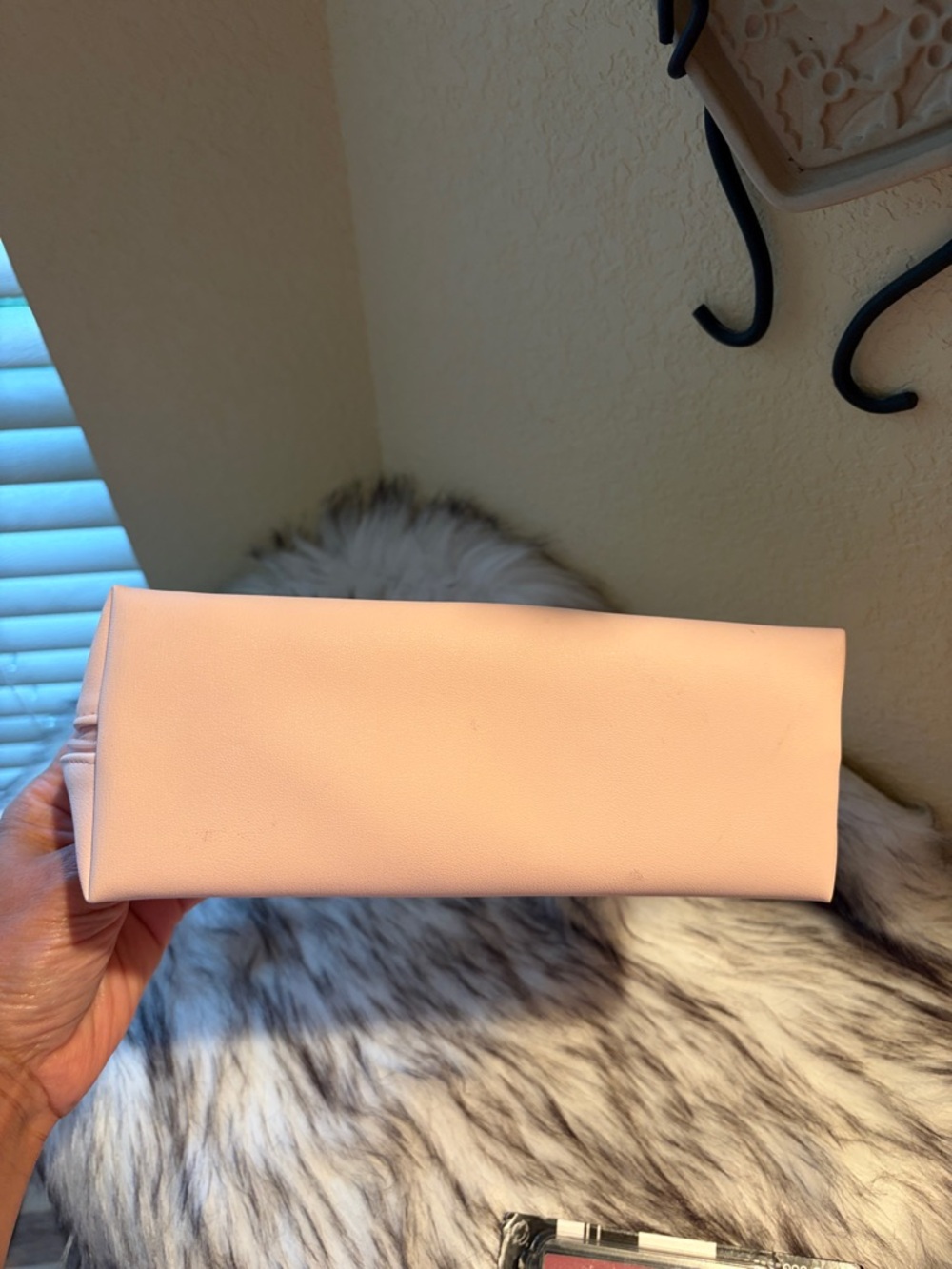 Givenchy parfums cosmetic pink bag - Picture 9 of 9